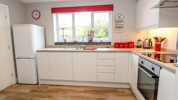 Casa de campo | Cozinha privada | Geladeira, lava-louças, chaleira elétrica, torradeira