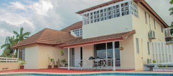 The Whytehouse Villa