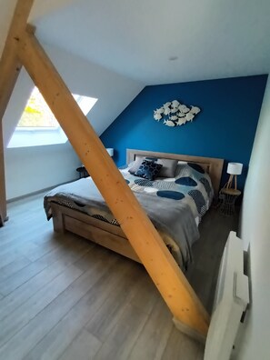 2 bedrooms, desk, iron/ironing board, travel cot