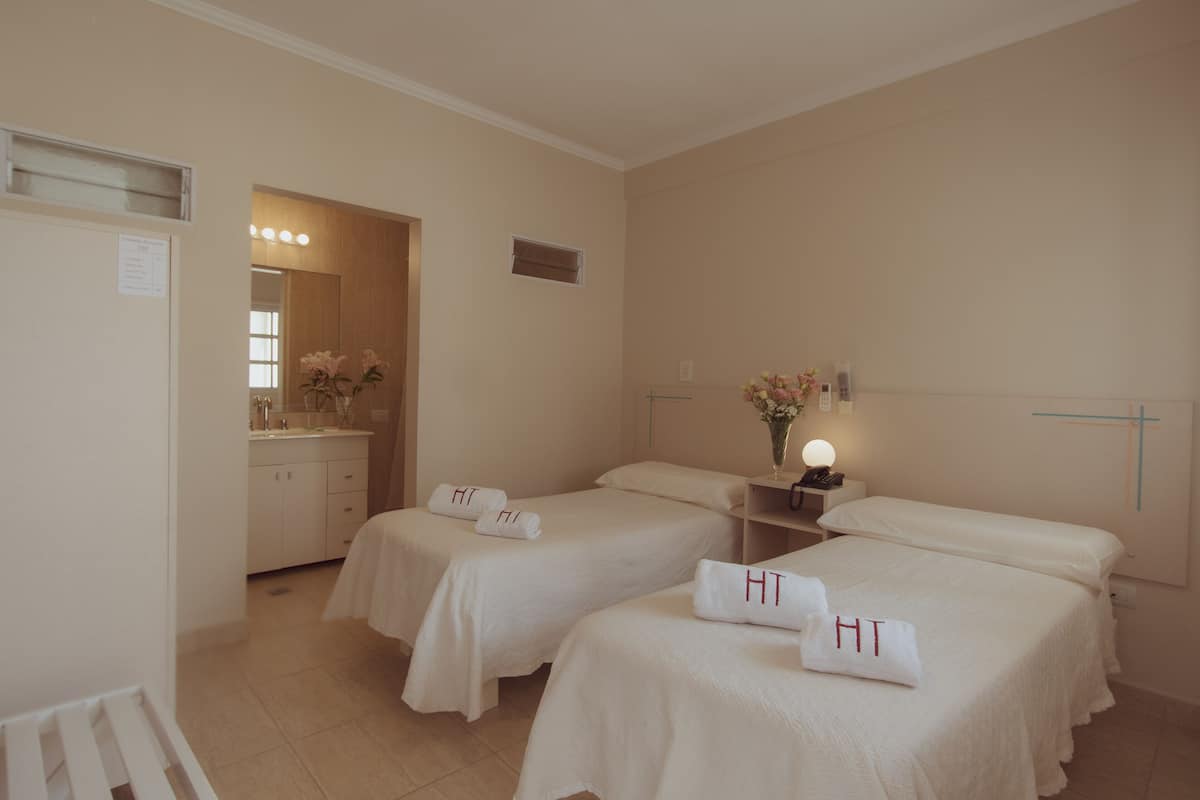 Kamar Twin Klasik | Selimut bulu angsa, tempat tidur Select Comfort, dan seprai linen