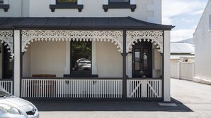 Exterior - The Governess central Launceston charming engaging (Launceston)