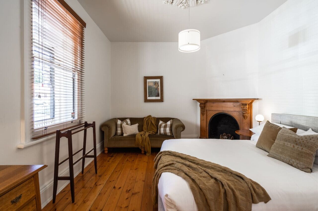 3 bedrooms, desk, iron/ironing board, travel crib