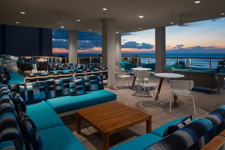 SpringHill Suites by Marriott Myrtle Beach Oceanfront - Image 10