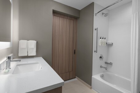 SpringHill Suites by Marriott Myrtle Beach Oceanfront - Image 44