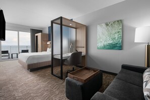 Premium bedding, down duvets, pillow-top beds, in-room safe - SpringHill Suites by Marriott Myrtle Beach Oceanfront (Myrtle Beach)