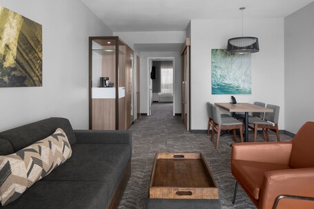 SpringHill Suites by Marriott Myrtle Beach Oceanfront - Image 25