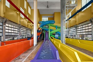 Waterslide - SpringHill Suites by Marriott Myrtle Beach Oceanfront (Myrtle Beach)