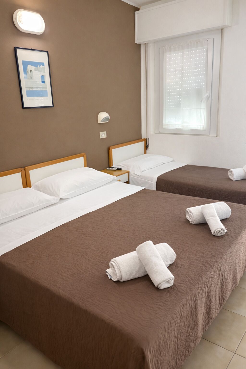 Edredones de plumas, wifi gratis, ropa de cama