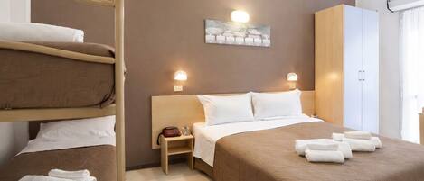 Edredones de plumas, wifi gratis, ropa de cama