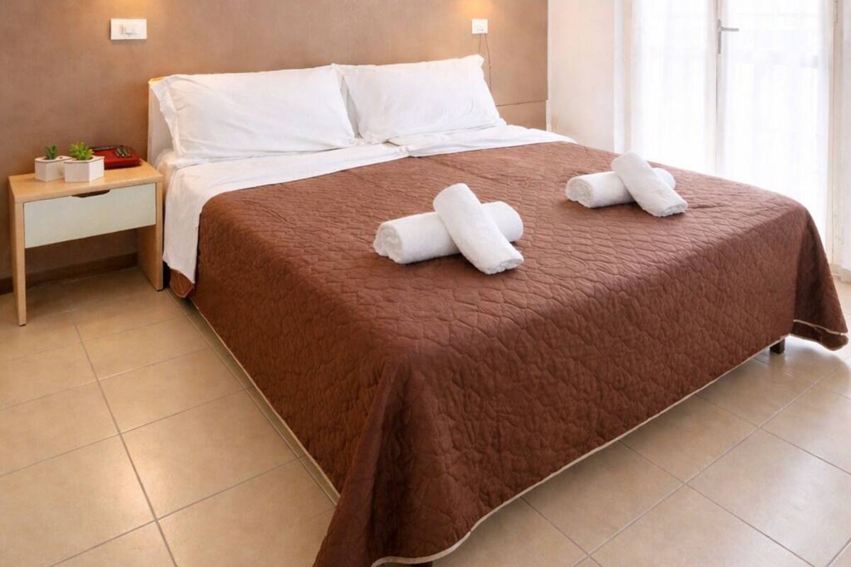 Edredones de plumas, wifi gratis, ropa de cama