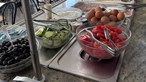 매일 뷔페 아침 식사 유료