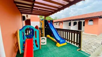 Aire de jeu extérieure pour enfants