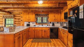 JÀÀkaappi, mikroaaltouuni, uuni, liesi