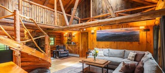 Stargazing Cabin | Hot Tub + Game Room + 85 Acres
