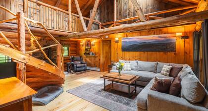 Stargazing Cabin | Hot Tub + Game Room + 85 Acres