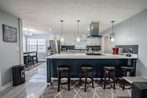 Microonde, forno, piano cottura, lavastoviglie