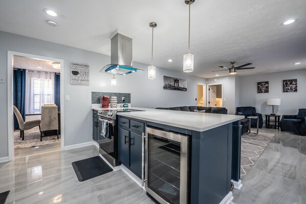 Microonde, forno, piano cottura, lavastoviglie