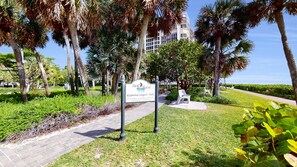 Property grounds - Updated condo in Park Shore! Near beach, Venetian Village and Waterside Shops. (Naples)