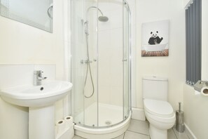 Bathroom - Townhouse @ Hall O Shaw Street Crewe (Crewe)