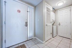 Interior - Island Princess 205 * Beach Chair Set Included (Fort Walton Beach)