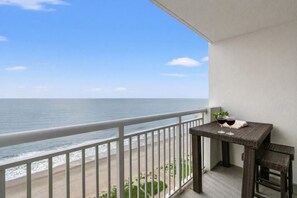 Property grounds - Camelot 1702 -Enjoy this Oceanfront 1 Bedroom Condo with Pools, Hot Tub, Lazy River, & Kiddie Pool (Myrtle Beach)