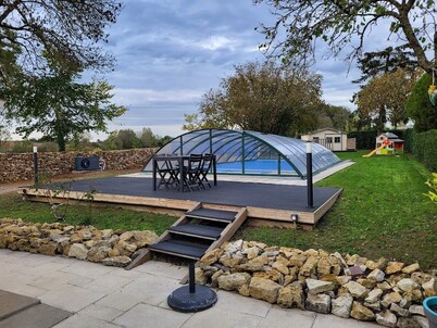 Comfortable gîte + heated pool all year round-Book at O'gite85