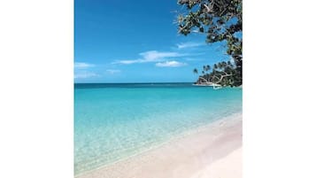 Beach nearby, sun loungers, beach towels