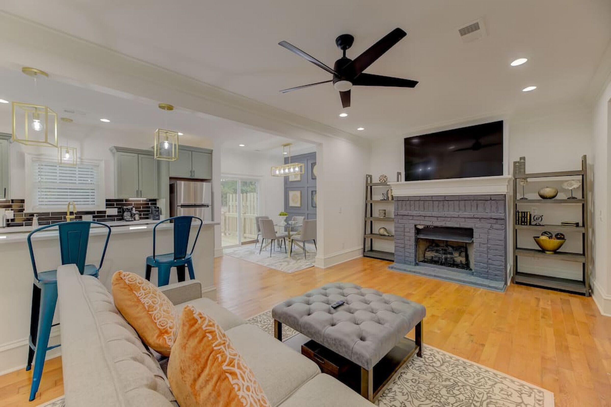 ☀NEW Modern Townhome | Left ☀ Families Welcome!