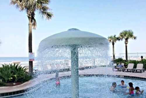 Beautiful OCEANFRONT 1 Bedroom Condo - Open Pools