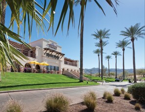 Exterior - March getaway at luxury resort in Phoenix AZ on a golf course w/ stunning views! (Phoenix)