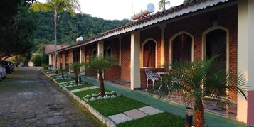 迷你吧、办公桌、免费 WiFi、床单