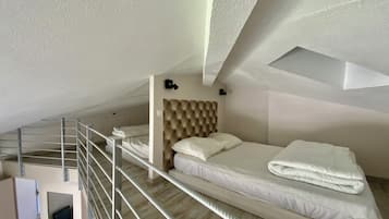 2 slaapkamers, een strijkplank/strijkijzer, beddengoed