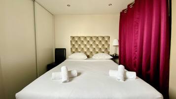 2 slaapkamers, een strijkplank/strijkijzer, beddengoed