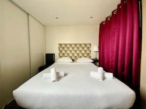 2 chambres, fer et planche Ă repasser, draps fournis