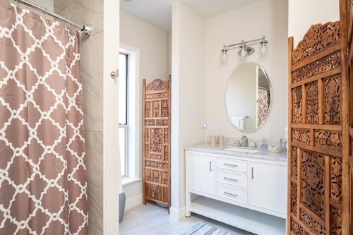 Lovely 3BR/1BA PRIME Location!