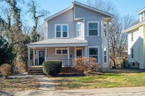 Exterior - Lovely 3BR/1BA PRIME Location! (Louisville)