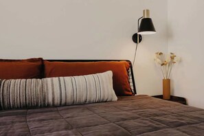 4 habitaciones, escritorio, tabla de planchar con plancha y wifi 