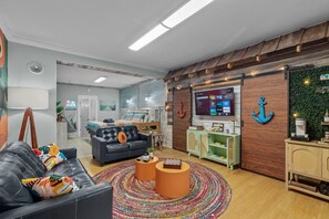 1 quarto, escrivaninha, ferros/tábuas de passar roupa, Wi-Fi de cortesia