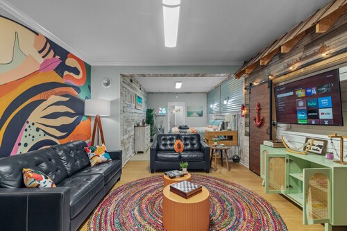 Walk Score 99 | Waterfront | Kayaks | Design