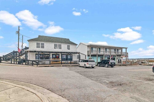 Walk Score 99/ Waterfront/Upscale Design/ 2 Kayaks