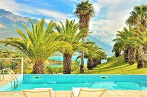 Outdoor pool - Seawave Villa (Καραβαδος)