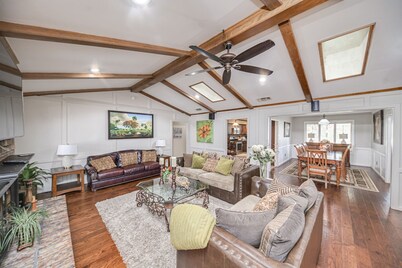 Right At Home-Midland Oasis with pool-billiards