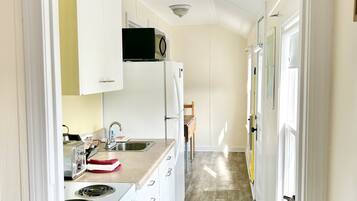 雪櫃、微波爐、焗爐、爐具