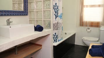 Baignoire, serviettes fournies