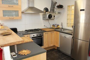 Frigorifero, microonde, forno, lavastoviglie