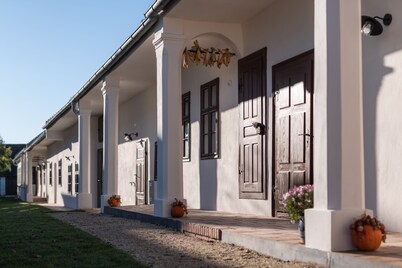 Romantic apartment in historic Streckhof in wine region