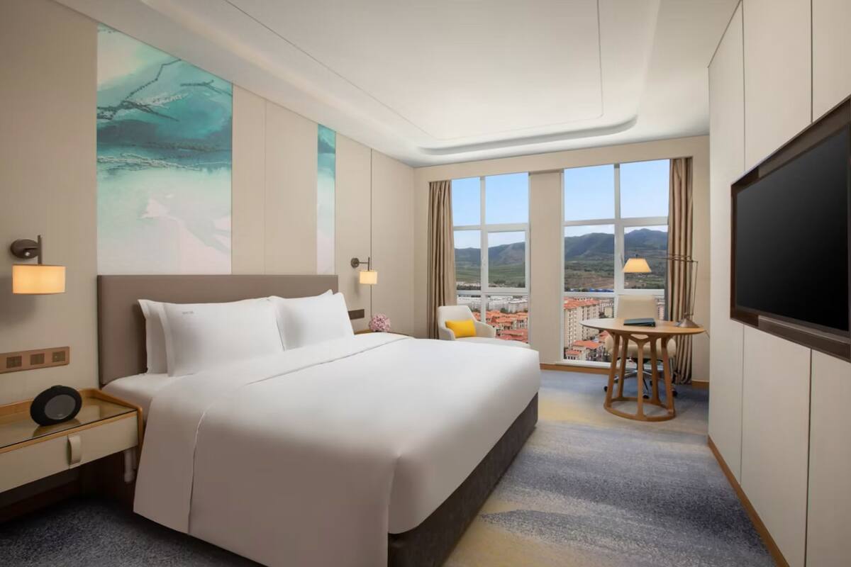 Suite, 1 Schlafzimmer | Hochwertige Bettwaren, Minibar, Schreibtisch, Verdunkelungsvorhänge