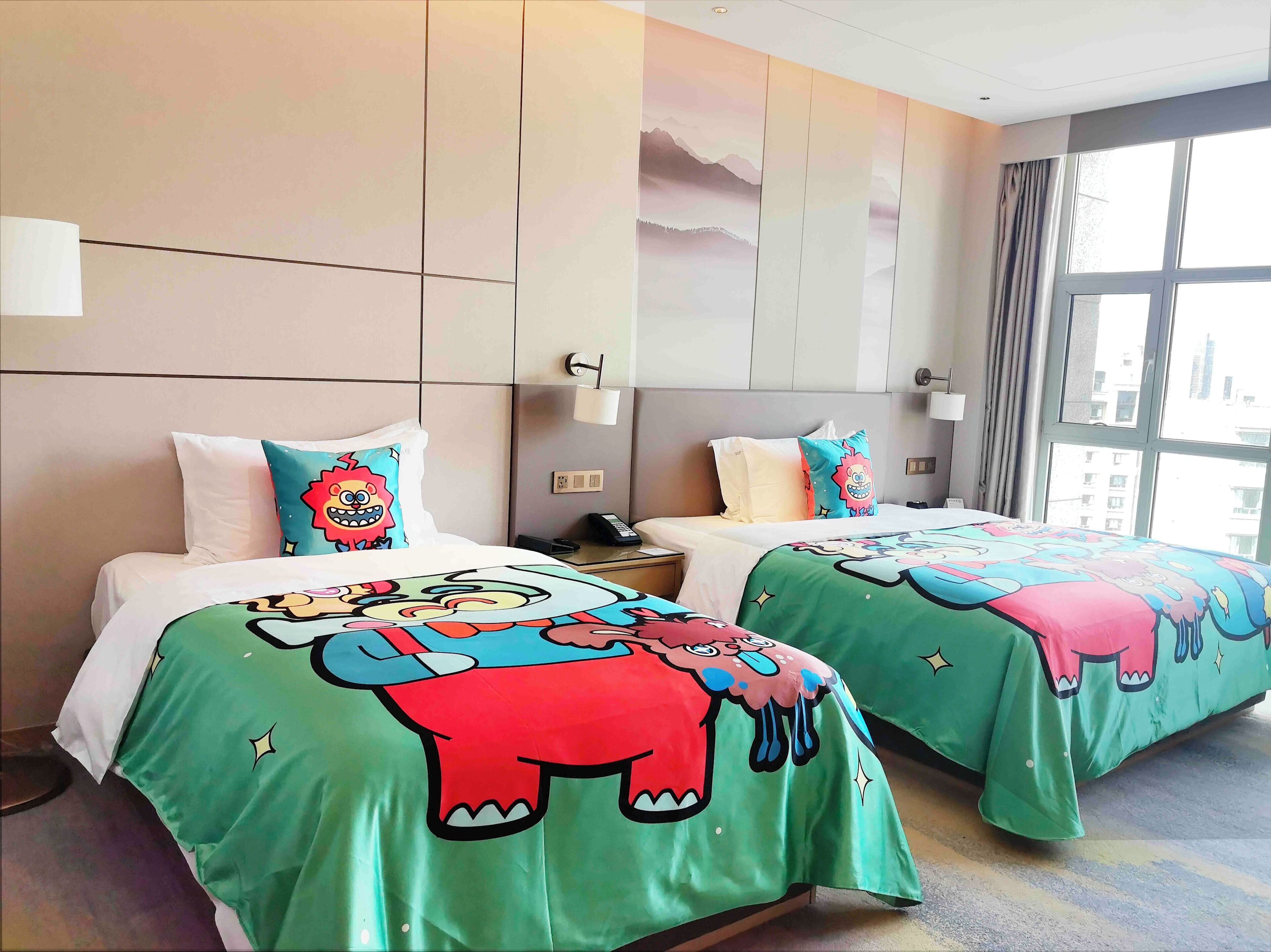 Premium bedding, minibar, desk, blackout drapes