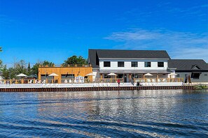 Exterior - The Cove at Sylvan Beach - Pet friendly lakeside cottage with a pontoon boat! (Sylvan Beach)