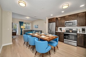Fridge, microwave, oven, stovetop - NEW Condo Near Theme Parks! Free Resort Access! (Orlando)